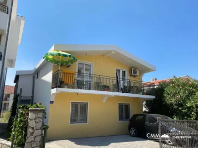 Zweistöckiges Haus zum Verkauf in einem ruhigen Teil von Šušanj