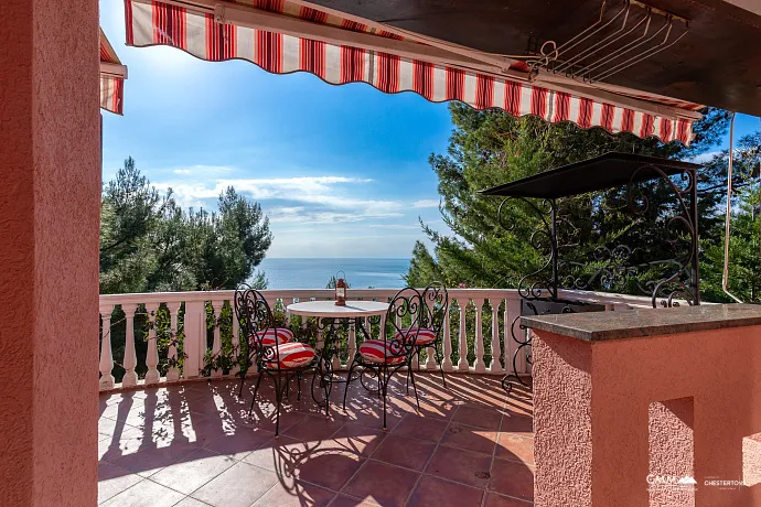 Dreistöckiges Einfamilienhaus in Susanj