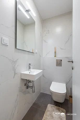 Luxuriöse Zweizimmerwohnung in Bečići – Panoramablick auf Sveti Stefan