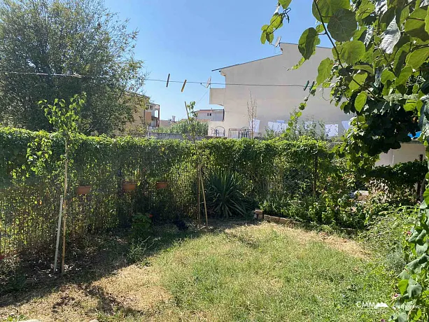 Zweistöckiges Haus zum Verkauf in einem ruhigen Teil von Šušanj