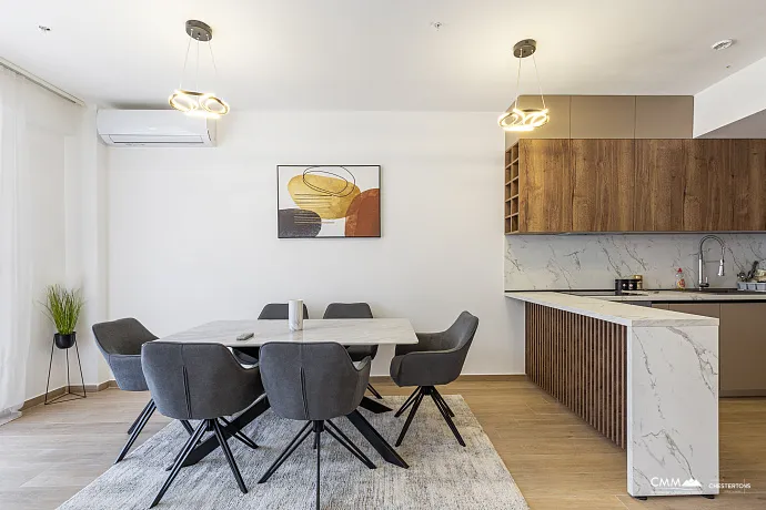 Wohnung im 1 Stock, 81 m², mit 2 Schlafzimmern und 2 Badezimmern