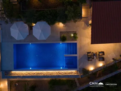 Luxuriöse Villa mit Panoramablick auf das Meer und Pool