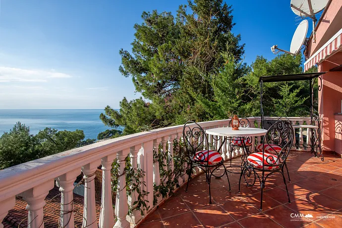 Dreistöckiges Einfamilienhaus in Susanj