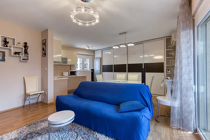 Wohnung mit 2 Schlafzimmern in Bečići