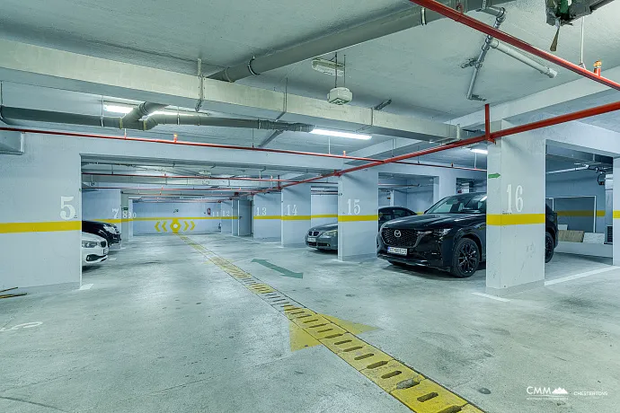 GERÄUMIGE, VOLL MÖBLIERTE WOHNUNG IN BUDVA MIT GARAGE