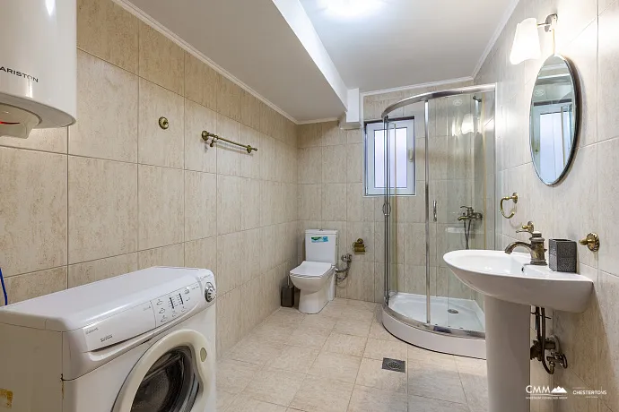 Dreistöckiges Einfamilienhaus in Susanj