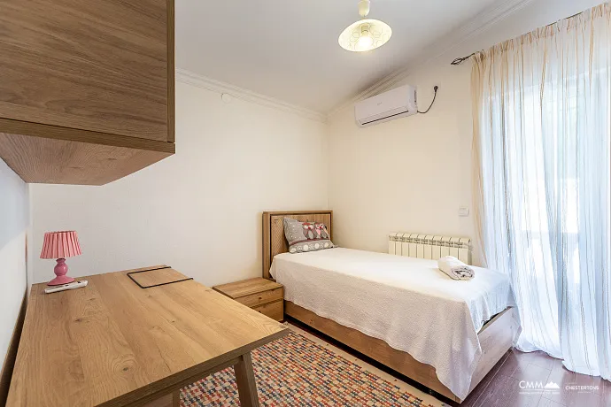 Dreistöckiges Einfamilienhaus in Susanj