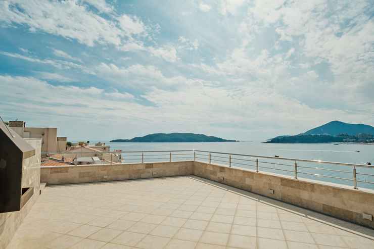 Zweistöckiges Penthouse zum Verkauf in Rafailovici