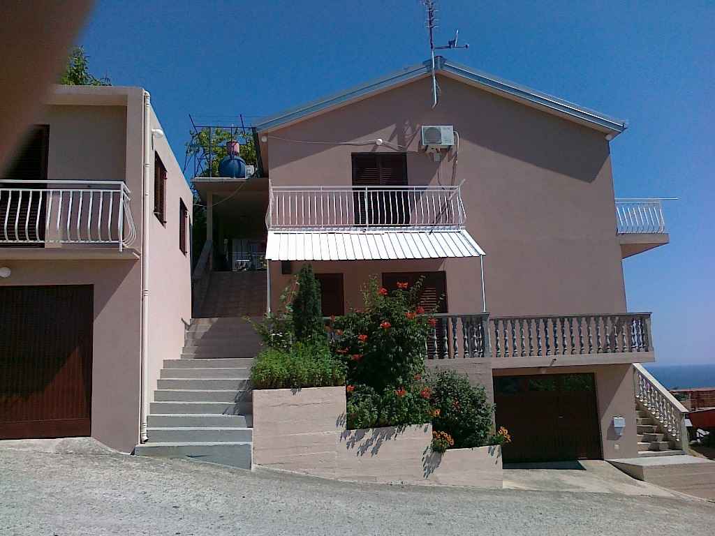Dreistöckiges Haus zum Kauf in Herceg Novi
