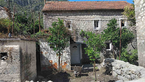 Zu verkaufen – Charmantes Steinhaus in Kotor, Wunderschöner mediterraner Stil