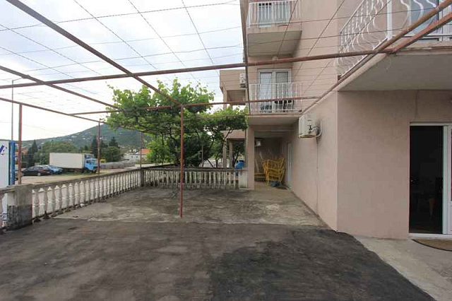 Haus mit Gewerbefläche in Sutomore — photo 6