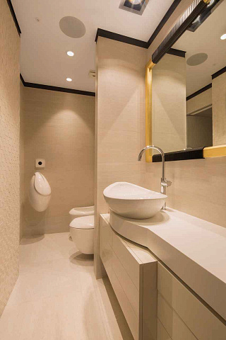Super luxuriöse dreistöckige Triplex-Wohnung mit Jacuzzi und Sauna. — photo 7
