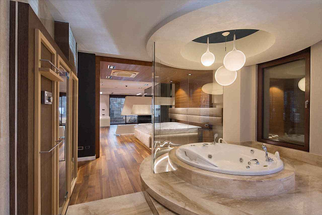 Super luxuriöse dreistöckige Triplex-Wohnung mit Jacuzzi und Sauna. — photo 16