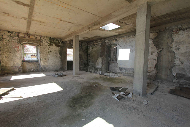 Ruin house in Risan at seafront — photo 7