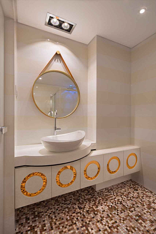 Super luxuriöse dreistöckige Triplex-Wohnung mit Jacuzzi und Sauna. — photo 8