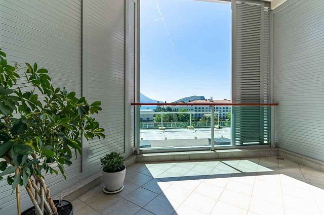 Moderne Büroflächen im TQ Plaza Budva mit Meerblick — photo 22