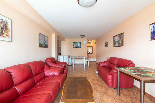 Geräumige 2-Zimmer-Wohnung mit Terrasse nahe dem Zentrum von Budva — photo 3