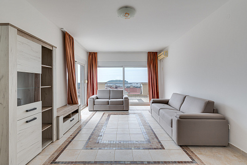 Möblierte 1-Zimmer-Wohnung in Budva, Lazi – 89m² mit Meerblick