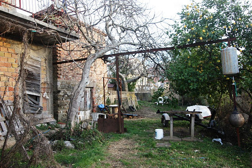  Haus mit großem Grundstück in Kalardovo