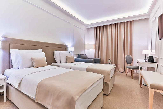 Luxuriöses Hotel im Zentrum von Budva — photo 5