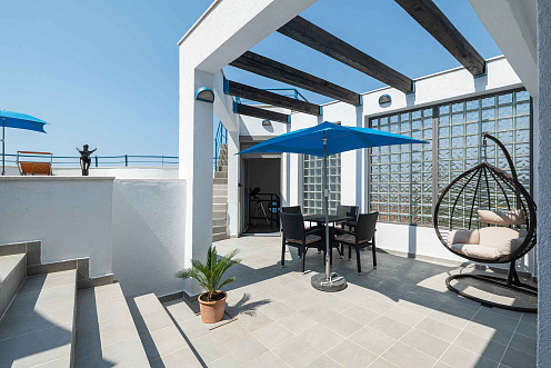 Luxuriöse Investitionsvilla in Blizikuće – 3 Apartments, Pool & 120 m² Dachterrassen — photo 3