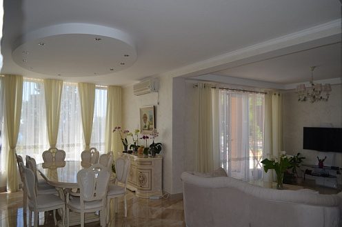 Villa in Bar mit 8 Schlafzimmern