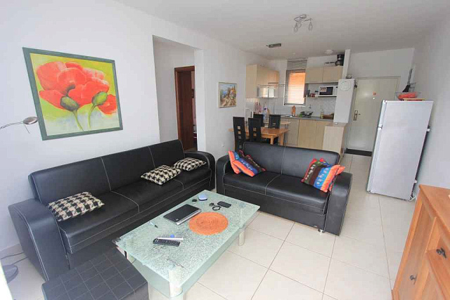 Wohnung in einem Komplex mit Swimmingpool in Becici