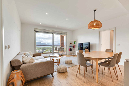 LUXURIÖSE 3-ZIMMER-WOHNUNG MIT ATEMBERAUBENDEM MEERBLICK
