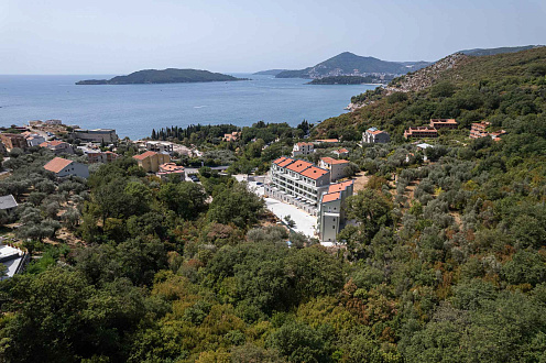 EXKLUSIVE INVESTITIONSMÖGLICHKEIT IN DER NÄHE VON KAMENOVO UND SVETI STEFAN