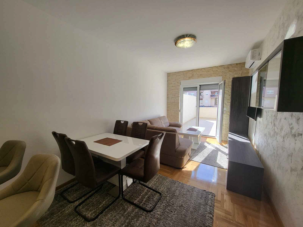 Apartment mit großer Terrasse im Zentrum von Budva