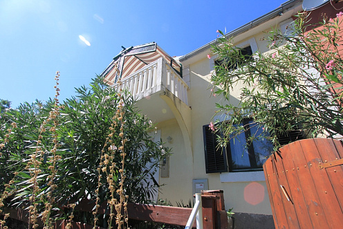 Zweistöckiges Haus in Kamenari