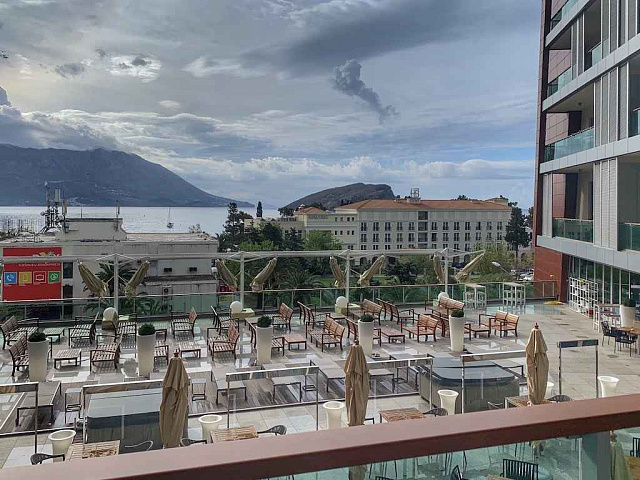 Moderne Büroflächen im TQ Plaza Budva mit Meerblick — photo 10