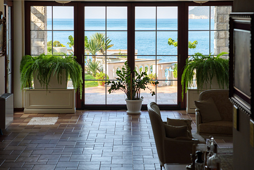 Villa 1200m²: Exklusive Residenz am Meer