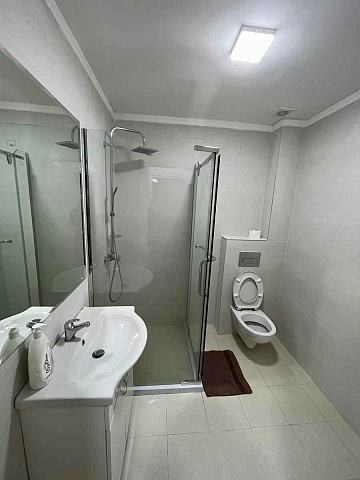 Zu verkaufen geräumige Wohnung in Dobrota mit Bergblick — photo 7