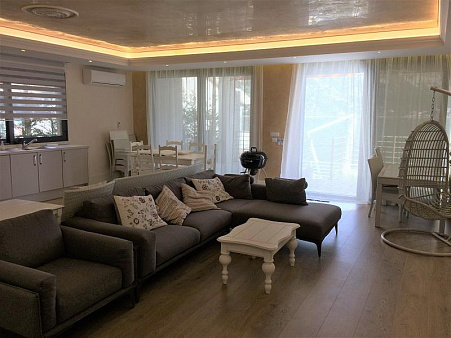 Modernes Haus in Stoliv mit Pool