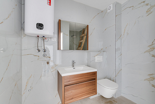 Neubau Budva, Gospoština – 70 m² große 2-Zimmer-Wohnung mit Terrasse