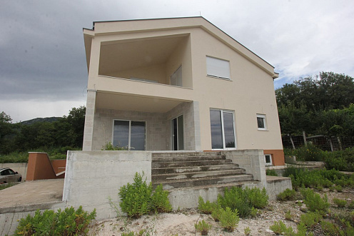 Dreistöckiges Haus in Moidezh