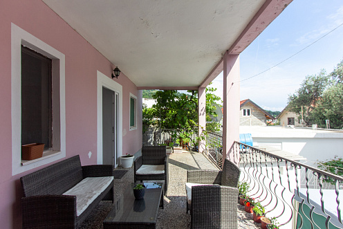 Dreistöckiges möbliertes Haus in Sutomore