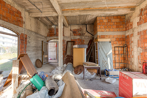Büro- und Handelszentrum in der Endphase auf einem 652 m² großen Grundstück im Zentrum von Podgorica