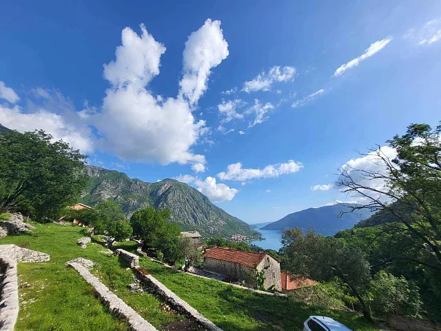 Grundstück mit Meerblick und natürlichem Wasserfall in der Nähe von Kotor — photo 11