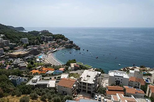 Schönes Grundstück in attraktiver Lage zwischen Budva und Sveti Stefan, mit Projektdokumentation. — photo 3