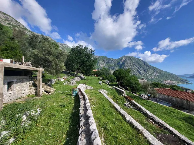 Grundstück mit Meerblick und natürlichem Wasserfall in der Nähe von Kotor — photo 12