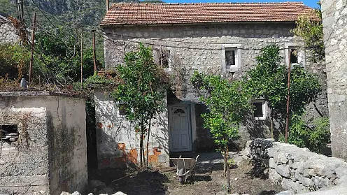 Zu verkaufen – Charmantes Steinhaus in Kotor, Wunderschöner mediterraner Stil