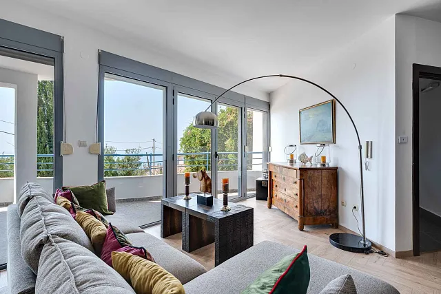 Luxuriöse Investitionsvilla in Blizikuće – 3 Apartments, Pool & 120 m² Dachterrassen — photo 30