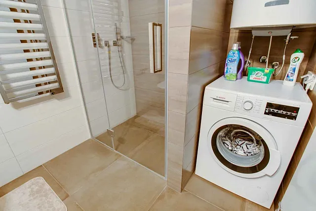 Luxuriöse Wohnung mit zwei Schlafzimmern in Zavala — photo 10