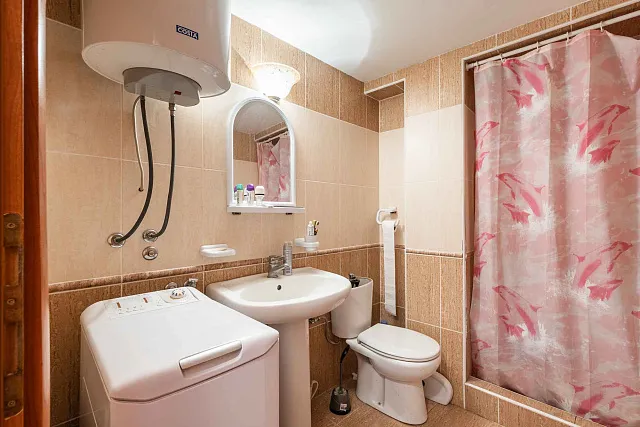 Geräumige 2-Zimmer-Wohnung mit Terrasse nahe dem Zentrum von Budva — photo 9