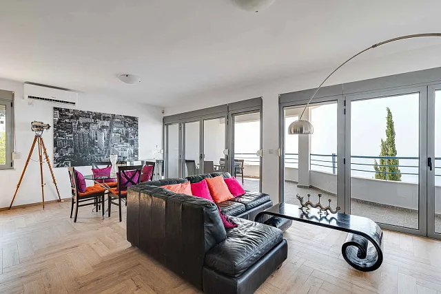 Luxuriöse Investitionsvilla in Blizikuće – 3 Apartments, Pool & 120 m² Dachterrassen — photo 4