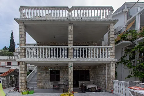 Haus in der malerischen Gegend von Krasici, ideal zum komfortablen Wohnen und Entspannen