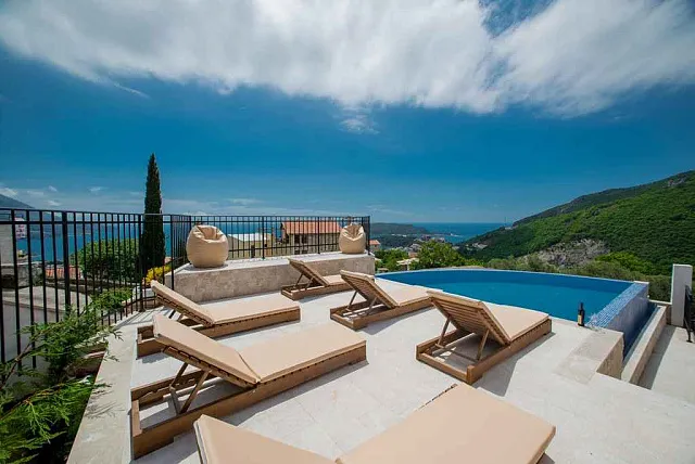 Villa mit Pool in Ivanovici in Budva