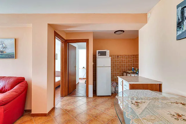 Geräumige 2-Zimmer-Wohnung mit Terrasse nahe dem Zentrum von Budva — photo 5
